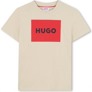 Playera Hugo Beige Para Niño con Logotipo Rojo