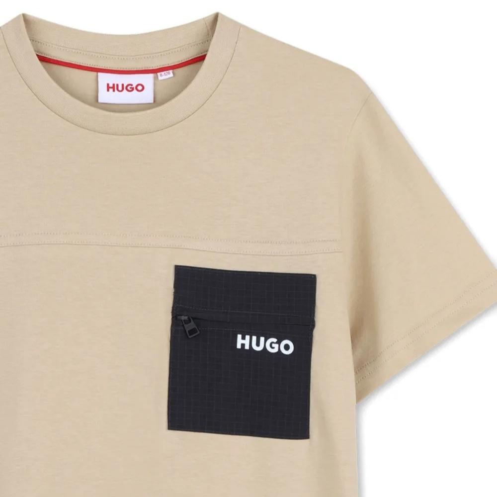 Playera HUGO Kids Beige con bolsillo frontal