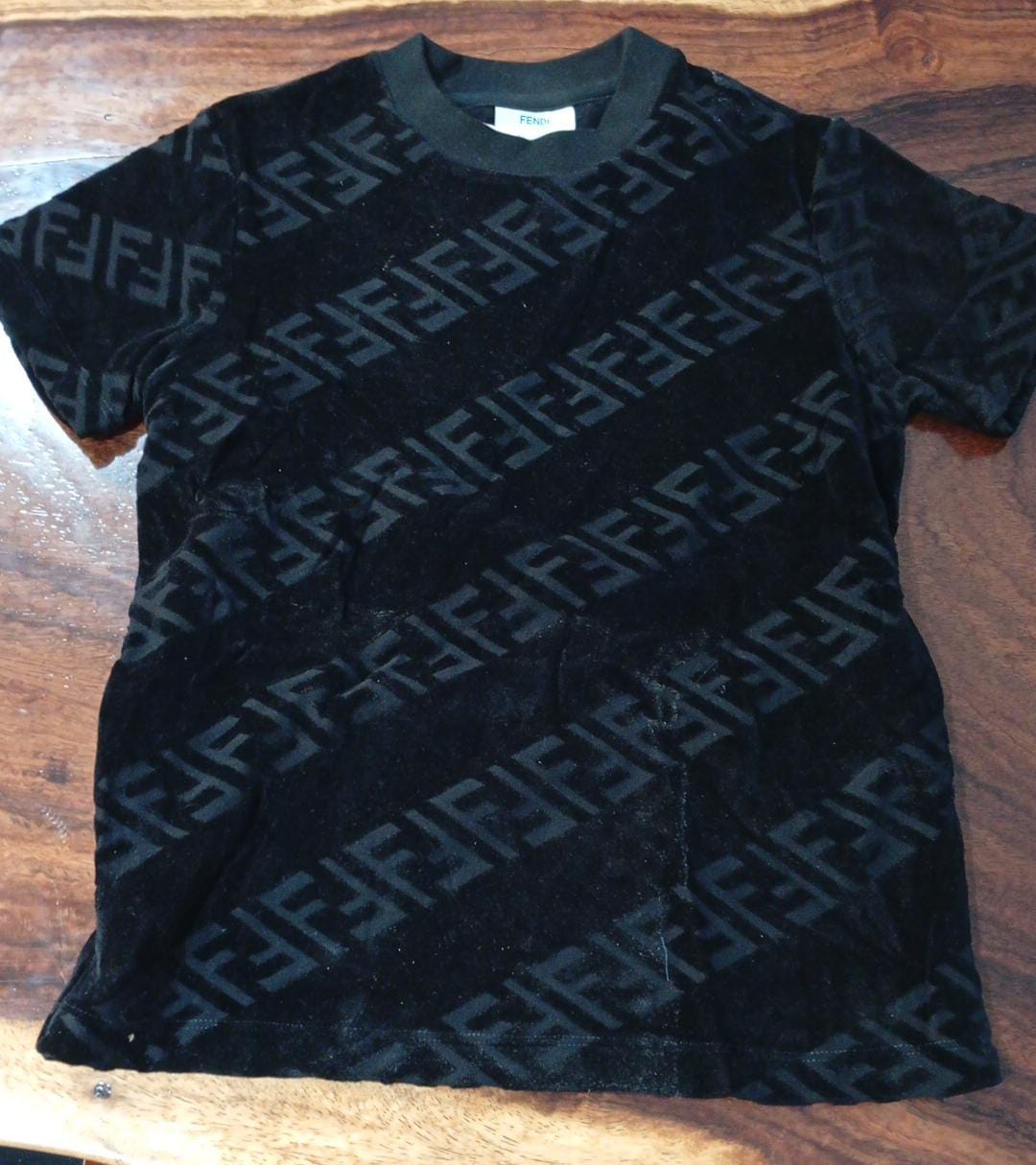 Playera Fendi Negra con Monograma FF en Terciopelo
