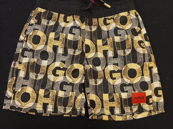 Short Hugo con diseño monograma .