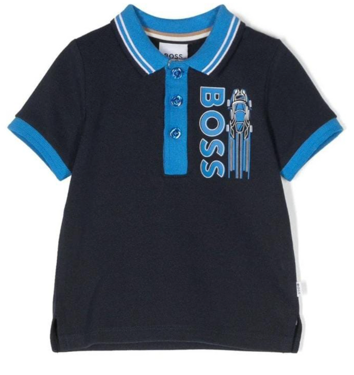 Polo BOSS azul marino con diseño de auto