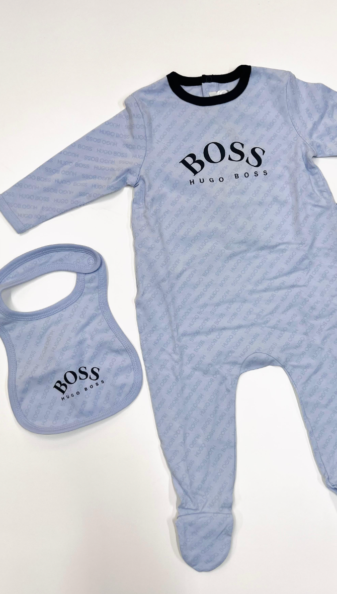 Set de pijama y babero BOSS para bebé