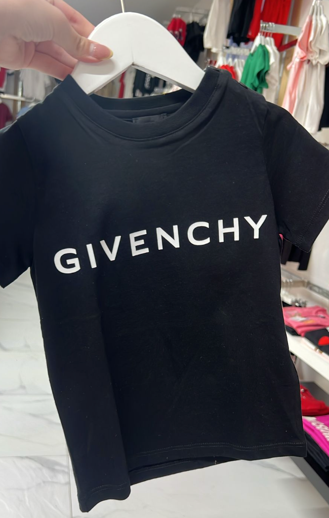 GIVENCHY – Playera Negra con Logo