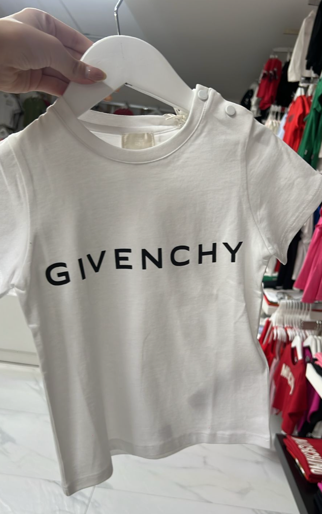 GIVENCHY – Playera Blanca con Logo