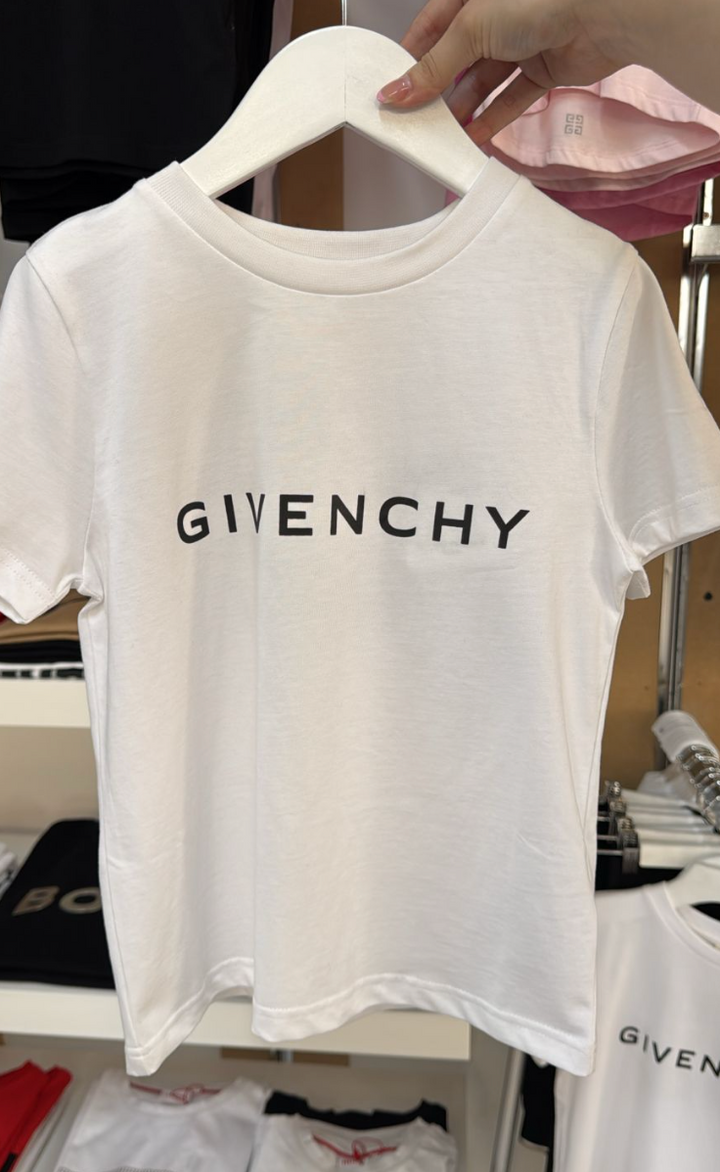 GIVENCHY – Playera Blanca con Logo Clásico