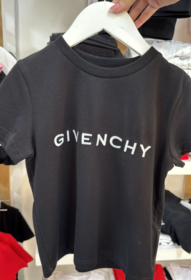 GIVENCHY – Playera Negra con Logo Posterior
