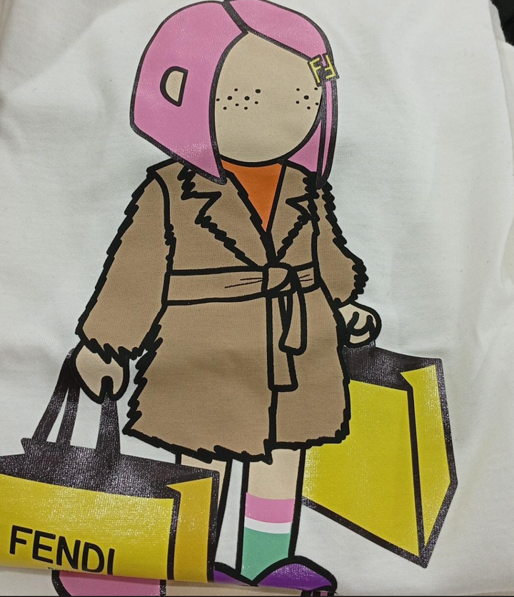 Playera blanca Fendi con ilustración