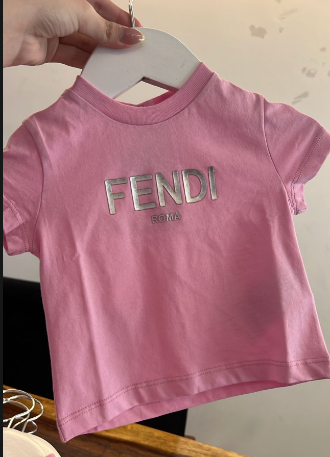 Fendi Playera Rosa Fucsia Niño Logo Plateado