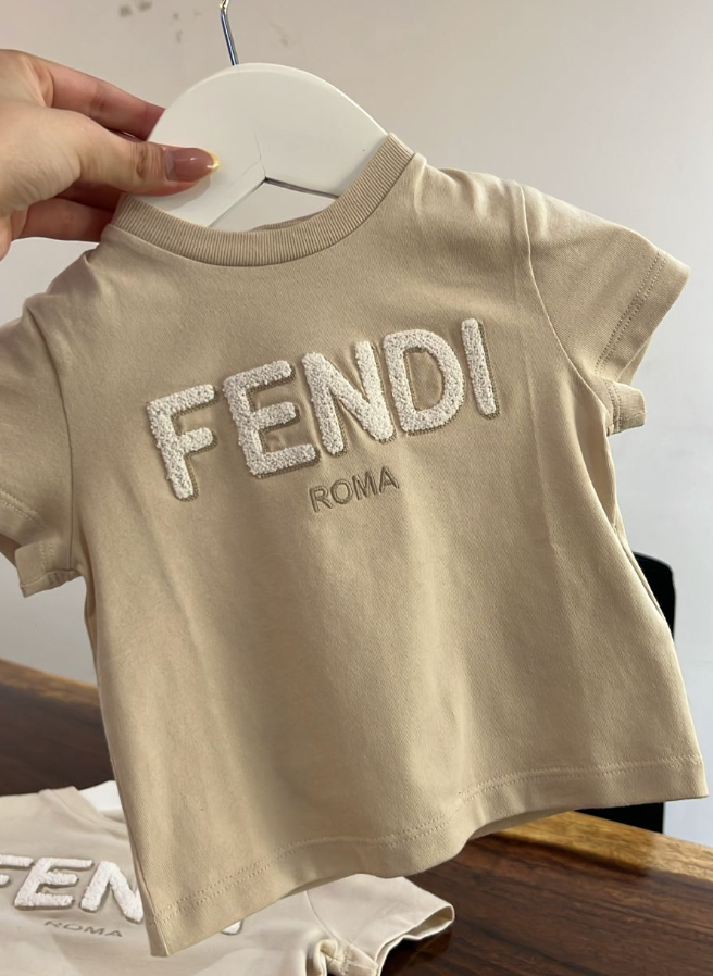 Fendi Kids Playera Beige Logo Aterciopelado 3D