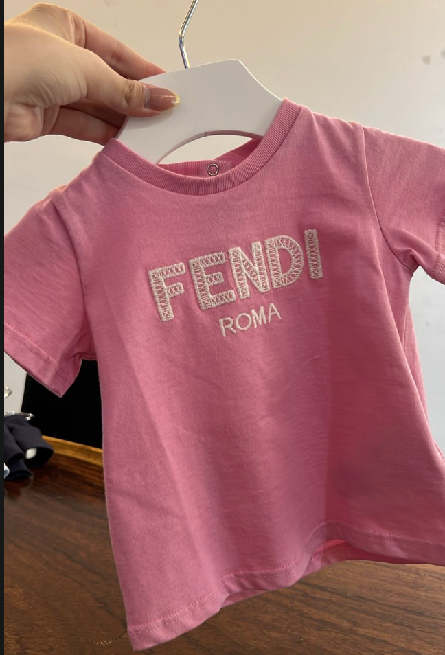 Fendi Kids Playera Rosa Fucsia Logo Roma Bordado