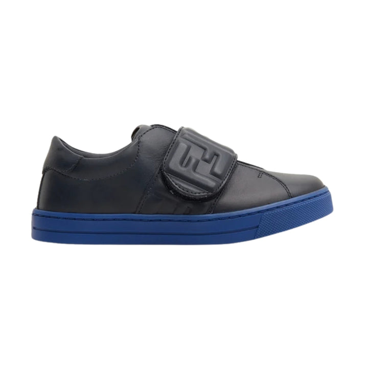 Fendi sneakers negras con correa de velcro y suela azul