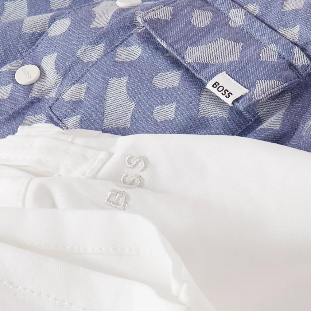 Conjunto Infantil BOSS Camisa Blanca y Short con Diseño All Over