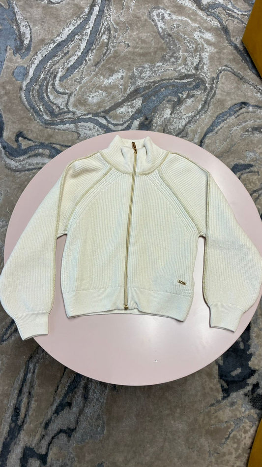 Suéter tejido en color crema con cierre frontal y cuello alto BOSS