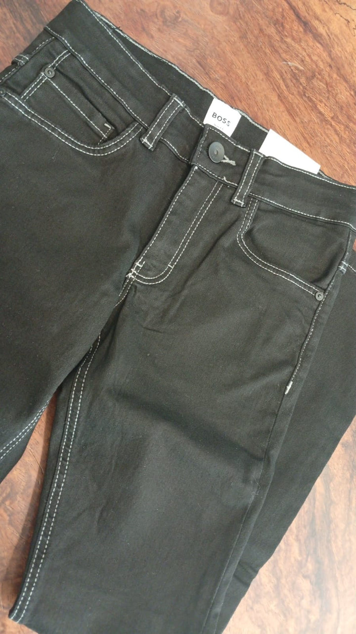 Jeans BOSS Negro con Costuras en Contraste