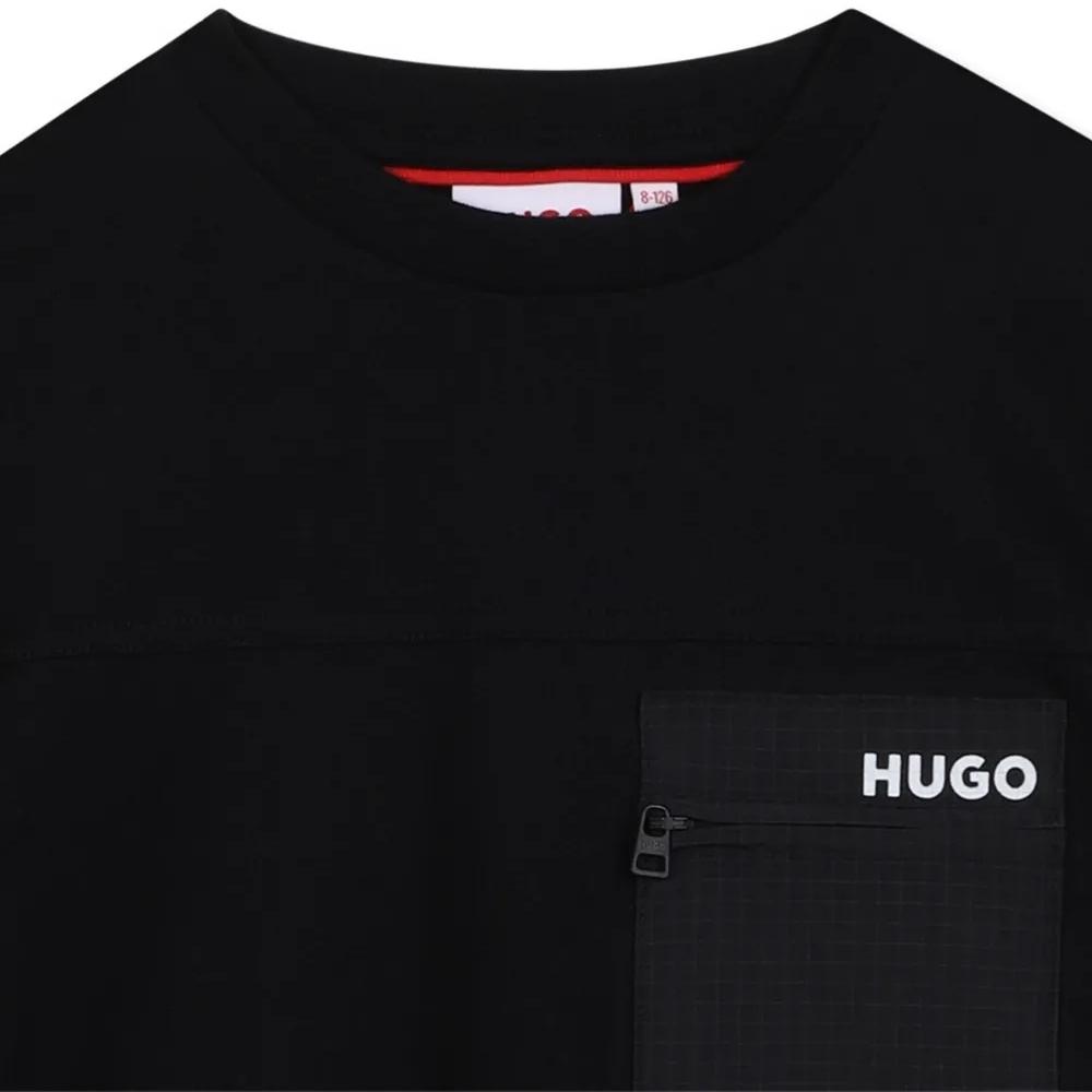 Playera Hugo Kids Negra con Bolsillo