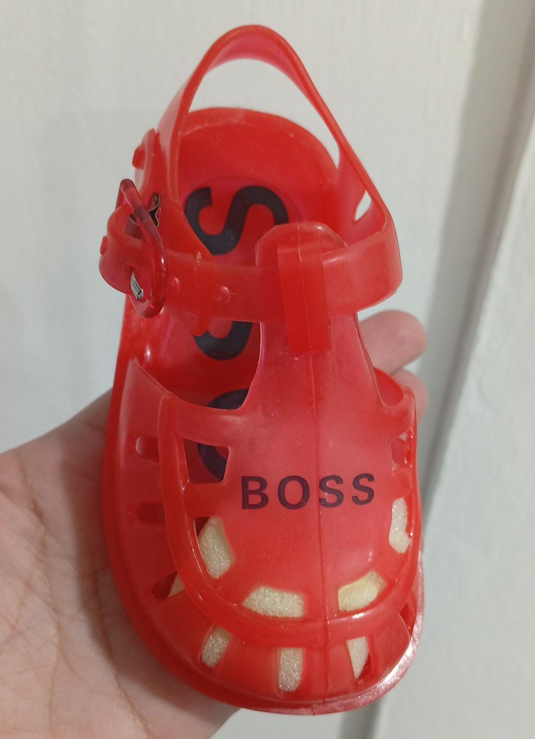 Sandalia Infantil Tipo Cangrejera Roja con Hebilla – BOSS
