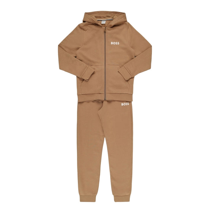 Conjunto Deportivo Color Camel para Niño BOSS con Logo Blanco